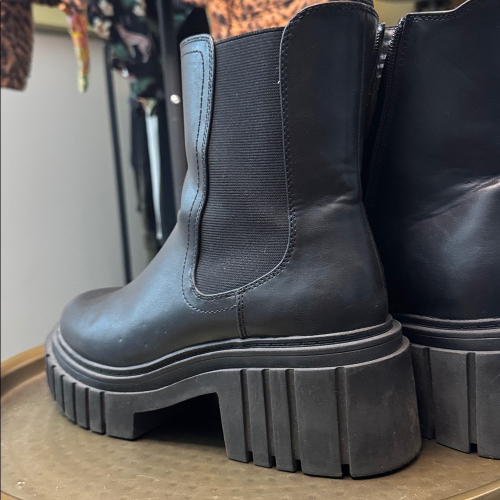 Wild Fable Chelsea Boot - Picture 3 of 4
